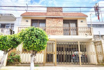 Casa en  C. Universo, Jardines Del Bosque, Guadalajara, Jalisco, México