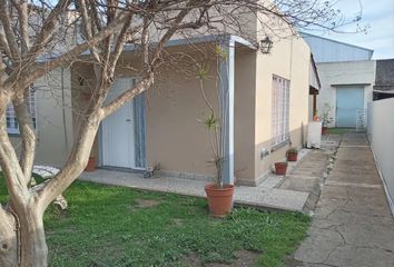 Casa en  Doctor Amadeo Sabattini 5349, Caseros, Provincia De Buenos Aires, Argentina