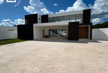 Casa en fraccionamiento en  Jardines De Rejoyada, Carretera Mérida - Progreso - Sierra Papacal, La Rejoyada, Yucatán, México