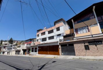 Casa en  Avenida La Gasca & Enrique Rither, Quito, Ecuador