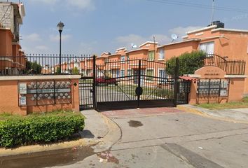 Casa en fraccionamiento en  Priv. Rio Barayo, Ojo De Agua, Estado De México, México