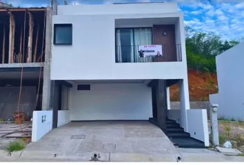 Casa en  Pacífico Hills, Avenida Paseo Del Pacífico, Mazatlán, Sinaloa, México