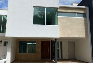 Casa en fraccionamiento en  Av. 3 Pte. 530, Barrio De Santa Maria Xixitla, Cholula De Rivadavia, Pue., México