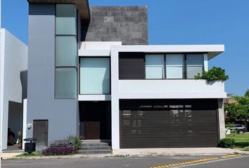 Casa en fraccionamiento en  Fracc. Lomas Del Sol, Boulevard Riviera Veracruzana, Veracruz, México