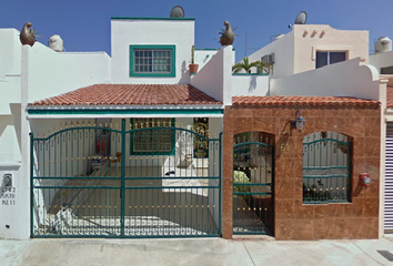 Casa en  Calle Paseo De Andalucia, La Toscana, Playa Del Carmen, Quintana Roo, México