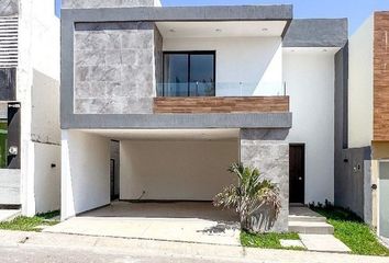 Casa en fraccionamiento en  Playas Del Conchal, Boulevard Mandinga, Veracruz, México