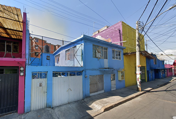 Casa en  Calle Casimiro Chovel 18-29, Las Pé, Iztapalapa, Ciudad De México, 09750, Mex