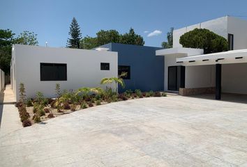 Casa en  Las Margaritas, Calle 37, Santa Rita Cholul, Mérida, Yucatán, México