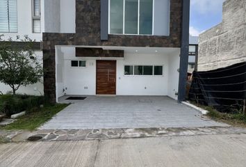 Casa en condominio en  Valle Imperial, Avenida Valle De Los Imperios, San Francisco Tesistán, Jalisco, México