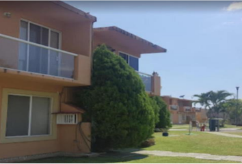 Casa en  Rinconada De Xochitepec Ii, Alta Tensión, San Pedro De Los Pinos, Villas De Xochitepec, Morelos, México