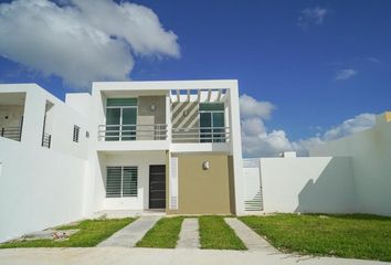 Casa en  Andria 2 Park, Calle Paseo De La Mancha, Cancún, Quintana Roo, México