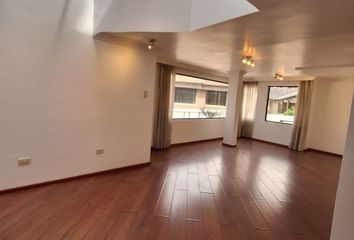Departamento en  Avenida Eloy Alfaro & Avenida De Los Granados, Quito, Ecuador
