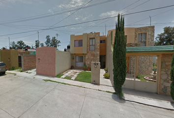 Casa en  C. Violeta, Residencial Floresta, Irapuato, Guanajuato, México