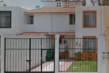 Casa en  Calle Nuez De Gola, Irapuato, Guanajuato, México