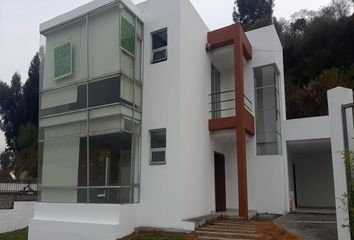 Casa en  Mh88+p62, Del Colibrí, Quito 171103, Ecuador