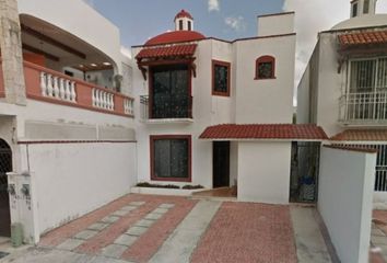 Casa en  Calle Paseo De Segovia, La Toscana, Playa Del Carmen, Quintana Roo, México