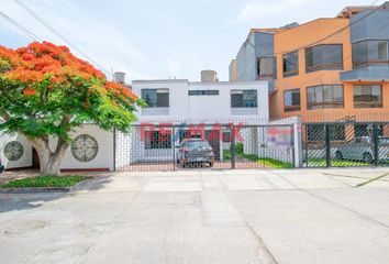 Casa en  Calle Maria Isabel Granda Larco, Surco, Perú