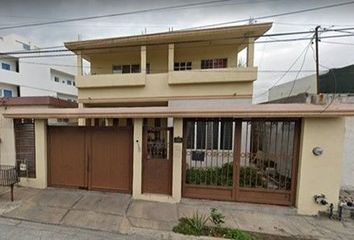 Casa en  Pedro Galindo, Lomas Del Roble 1er Sector, San Nicolás De Los Garza, Nuevo León, México