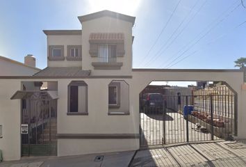 Casa en  Calle Magnolia, Villa Residencial Del Prado I, Ensenada, Baja California, México