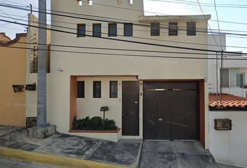 Casa en  Avenida Lomas Del Tzompantle, Lomas Del Tzompantle, Cuernavaca, Morelos, México