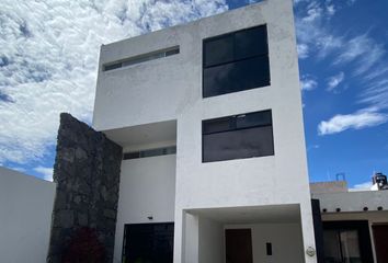 Casa en fraccionamiento en  Los Agaves Fraccionamiento, Paso De Cortes 3309, Barrio De La Magdalena, San Andrés Cholula, Puebla, México