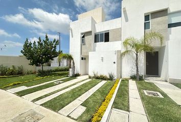 Casa en fraccionamiento en  Cascadas Cocoyoc Morelos, Camino De Las Rocas, Real De Oaxtepec, Oaxtepec, Morelos, México