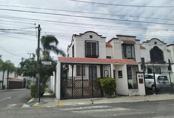 Casa en  Avenida Jardines De La Nueva España, Jardines De Miraflores, San Pedro Tlaquepaque, Jalisco, México