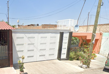 Casa en  C. Celerino Navarro 4901, Lomas Del Paraíso Ii, 44250 Guadalajara, Jal., México