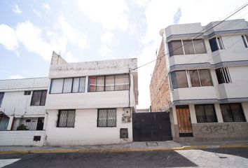 Casa en  Fenicio Angulo, Quito, Ecuador