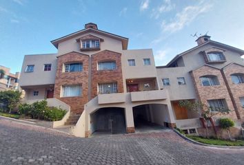 Casa en  Urb Santa Lucia, De Los Nopales, Quito, Ecuador