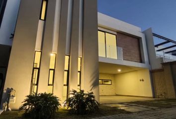 Casa en  Boulevard Europa, Lomas De Angelópolis, San Bernardino Tlaxcalancingo, Puebla, México