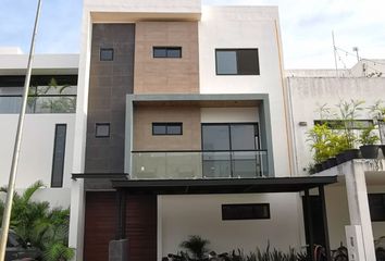 Casa en fraccionamiento en  Aqua Residencial, Avenida Huayacán, Cancún, Q Roo, México