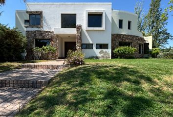 Casa en  Azcuénaga 2002, Luján De Cuyo, Mendoza, Argentina