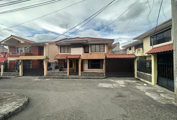 Casa en  Unidad Educativa Juan Bautista Vásquez, Azogues, Ecuador