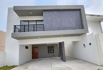 Casa en fraccionamiento en  Fraccionamiento Lomas De La Rioja, Veracruz, México