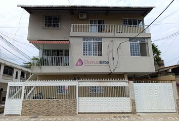 Casa en  Av. Víctor Emilio Estrada, Guayaquil, Ecuador