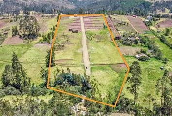 Terreno Comercial en  Parque Central De Quingeo, Quingeo, Ecuador