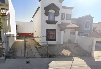 Casa en  Calle Magnolia 937, Villa Residencial Del Prado I, Ensenada, Baja California, México