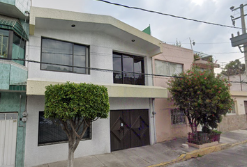 Casa en  Teniente Roberto Gómez Moreno 317, Escuadrón 201, 09060 Ciudad De México, Cdmx, México