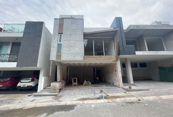 Casa en fraccionamiento en  Imperial De Las Ánimas, Calle Europa, Real Del Bosque, Xalapa-enríquez, Veracruz, México