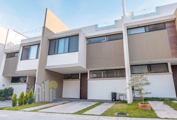 Casa en condominio en  Alberí Residencial / Javer, Bosques De Los Cedros, Bosques De Santa Anita, San Agustín, Jalisco, México