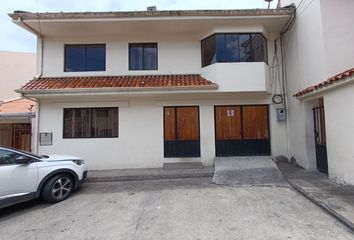 Casa en  Avenida Primero De Mayo, Cuenca, Ecuador