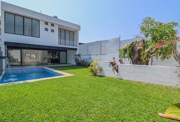 Casa en fraccionamiento en  Calzada De Los Estrada, Vista Hermosa, Cuernavaca, Morelos, México