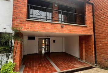 Casa en  Urbanización Villas De Córcega, Bosque El Chuscal, Envigado, Antioquia, Colombia