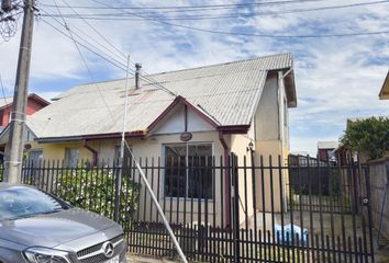 Casa en  Cancha De Patinaje Y Hockey Parque Residencial Las Salinas - Pasaje Siete, Talcahuano, Chile