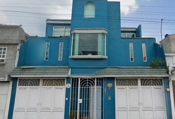 Casa en  Calle Parque De Guadalupe, Parques Nacionales, Toluca De Lerdo, Estado De México, México