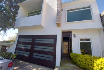 Casa en  Lomas De Tzompantle, Lomas Del Tzompantle, Cuernavaca, Morelos, México