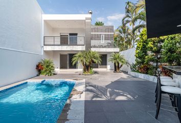 Casa en  Calle Nueva Italia, Zona 1, Lomas De Cortes, Cuernavaca, Morelos, México