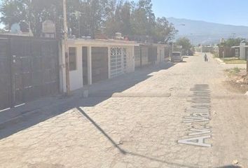 Casa en  Avenida Valle De Los Pinos, Tlajomulco De Zúñiga, Jalisco, México