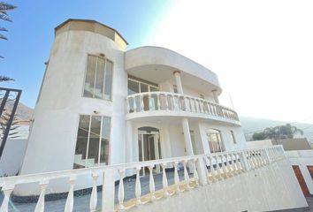 Casa en  Calle Los Alpes, La Molina, Perú